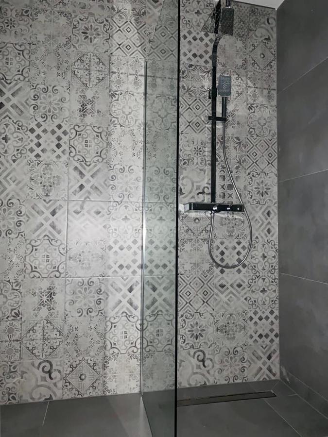 Deluxe Suites Mandic Оміш Екстер'єр фото