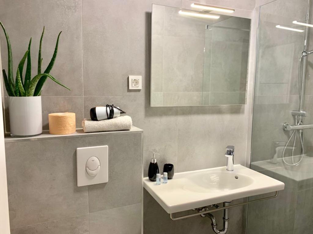 Deluxe Suites Mandic Оміш Екстер'єр фото