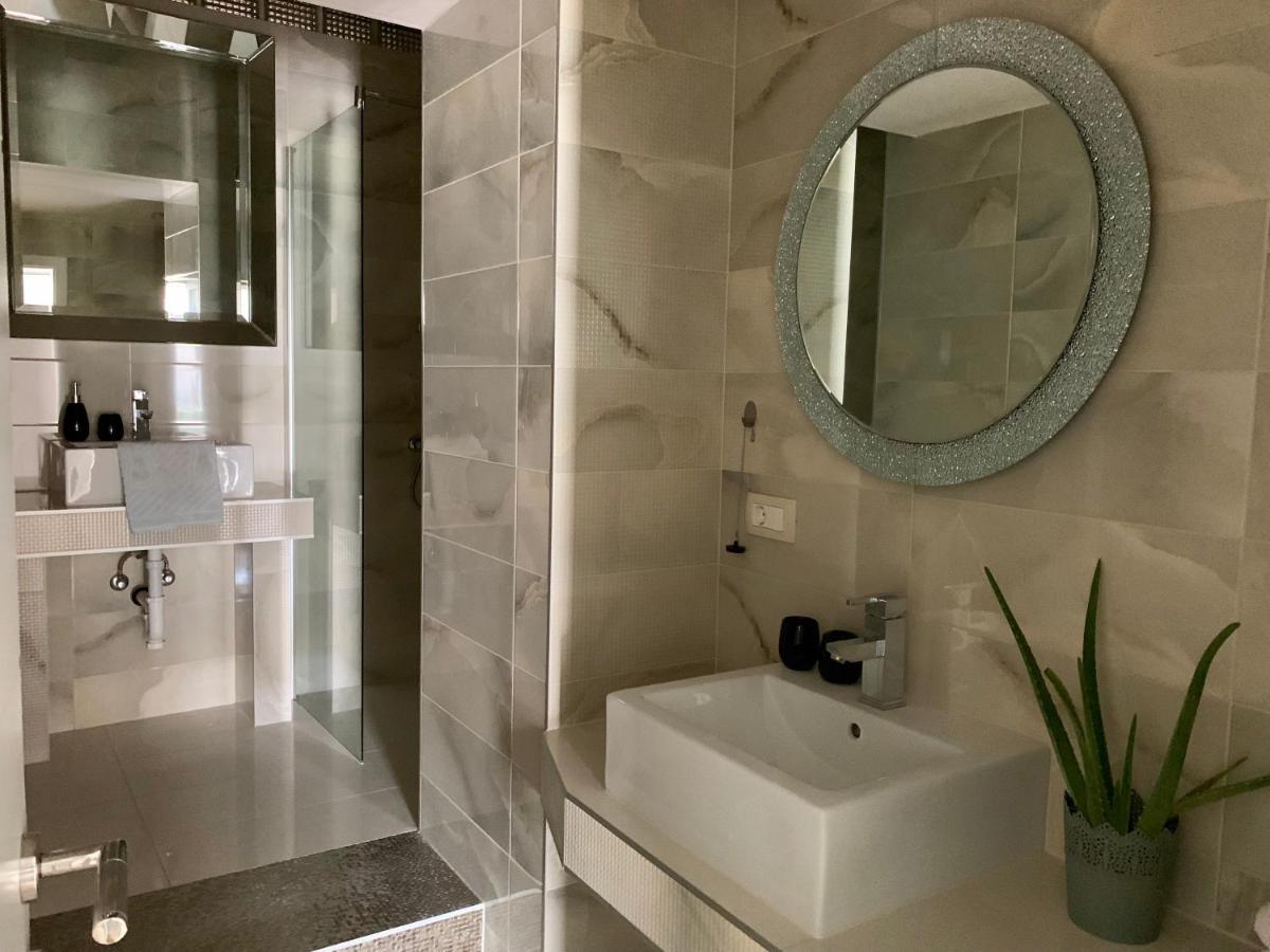 Deluxe Suites Mandic Оміш Екстер'єр фото