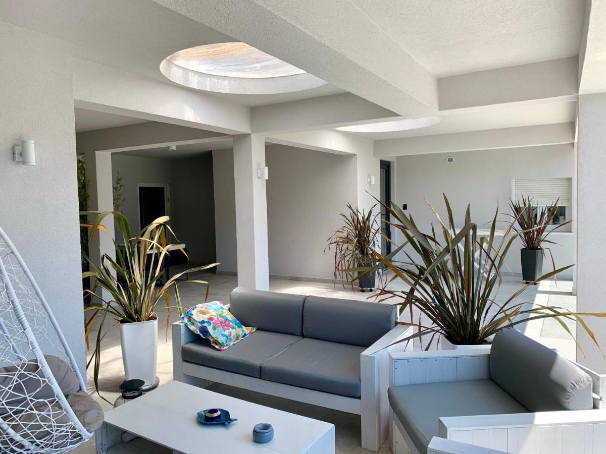 Deluxe Suites Mandic Оміш Екстер'єр фото